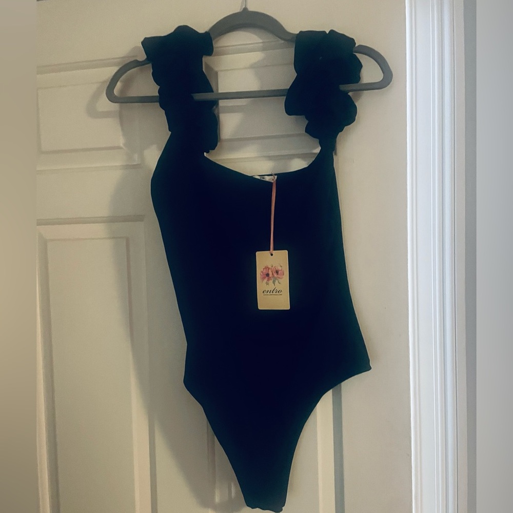 NWT black sleeveless ruffle strap bodysuit, black